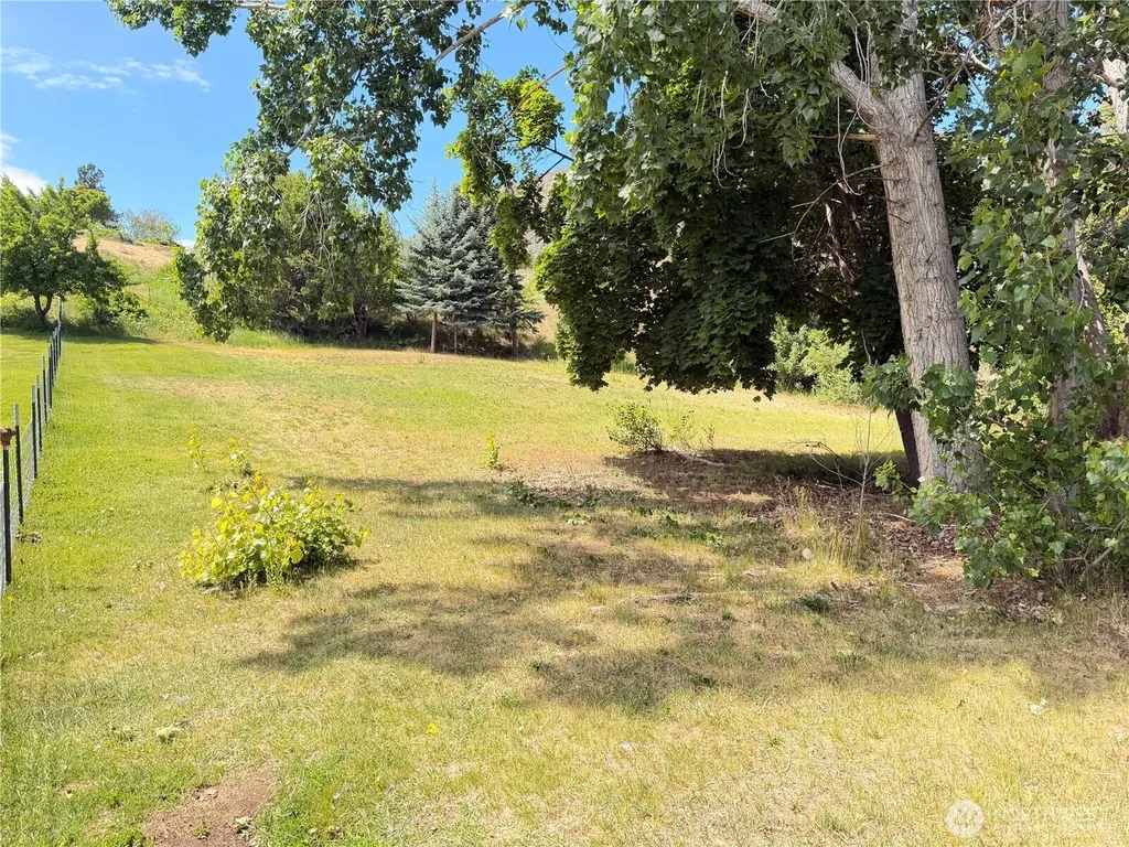 2108 Deerpath Oroville WA 98844