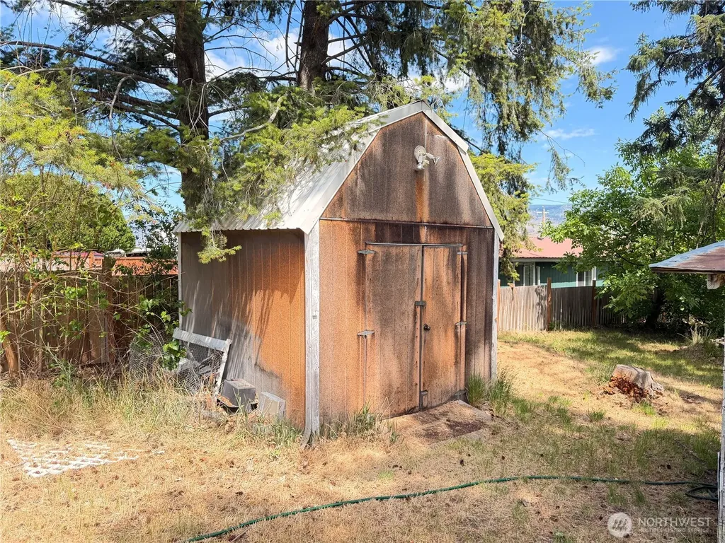 2108 Deerpath Oroville WA 98844