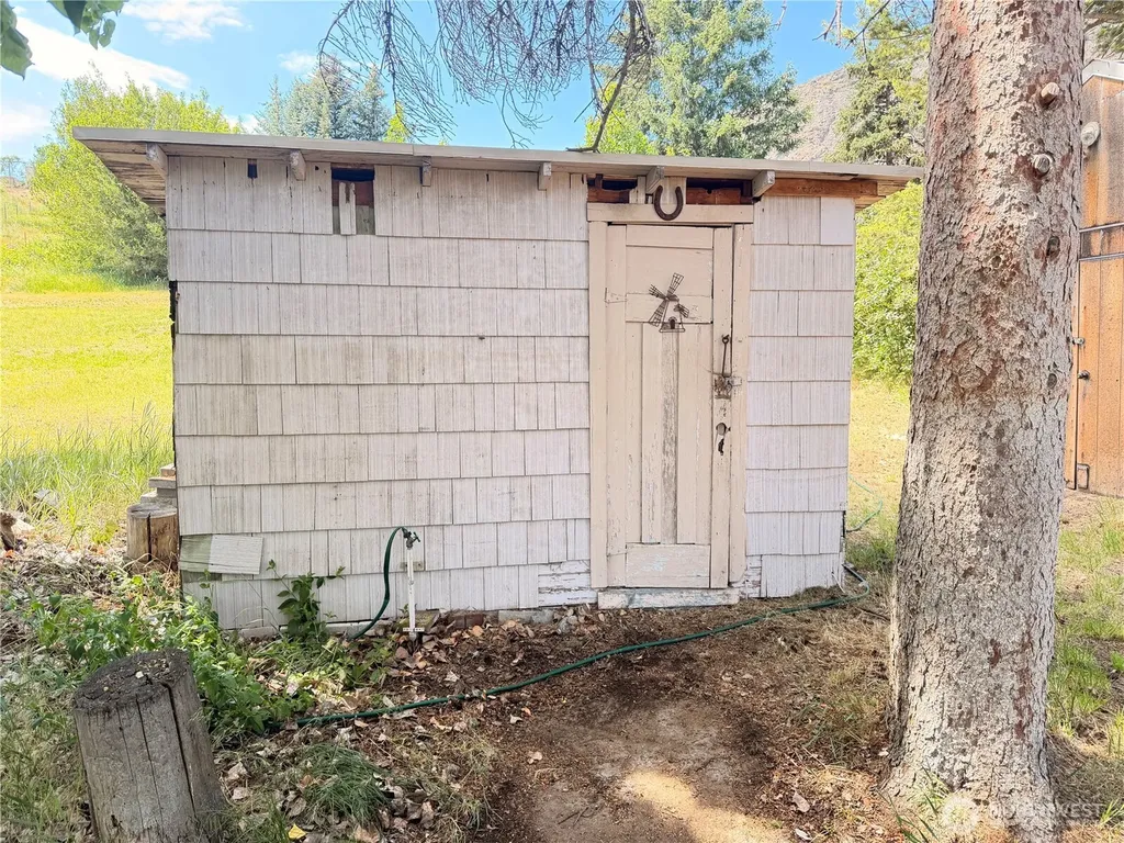 2108 Deerpath Oroville WA 98844