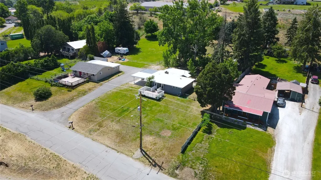 2108 Deerpath Oroville WA 98844