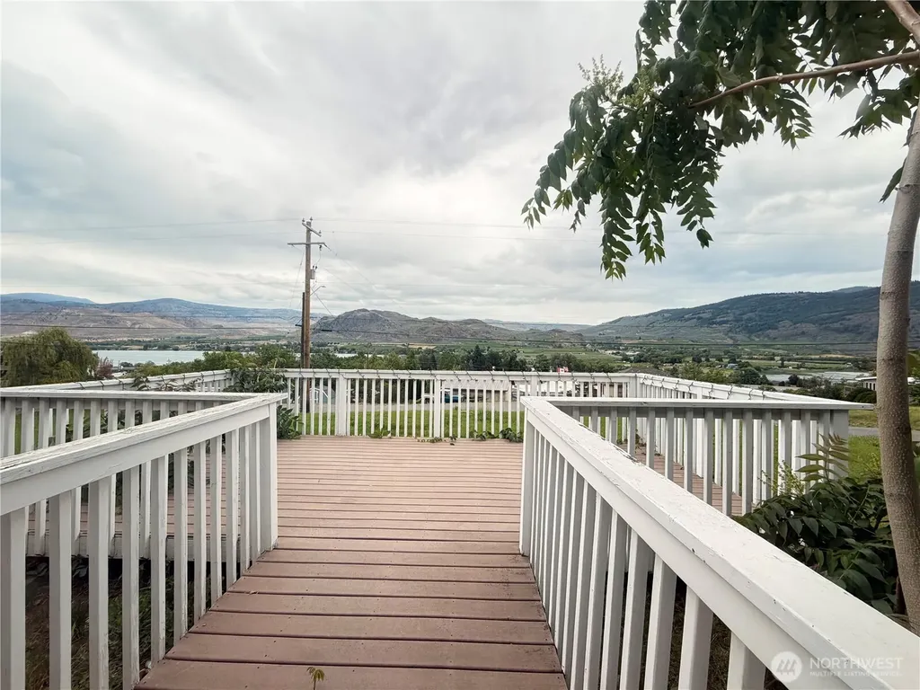 2108 Deerpath Oroville WA 98844