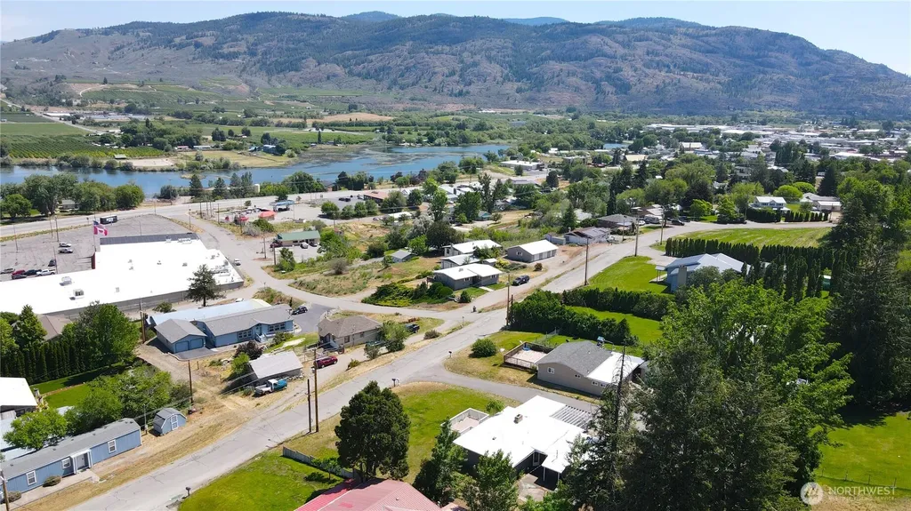 2108 Deerpath Oroville WA 98844