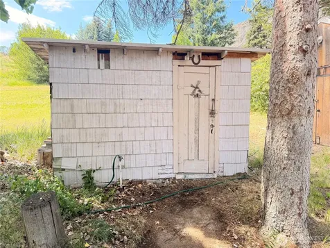 2108 Deerpath Oroville WA 98844