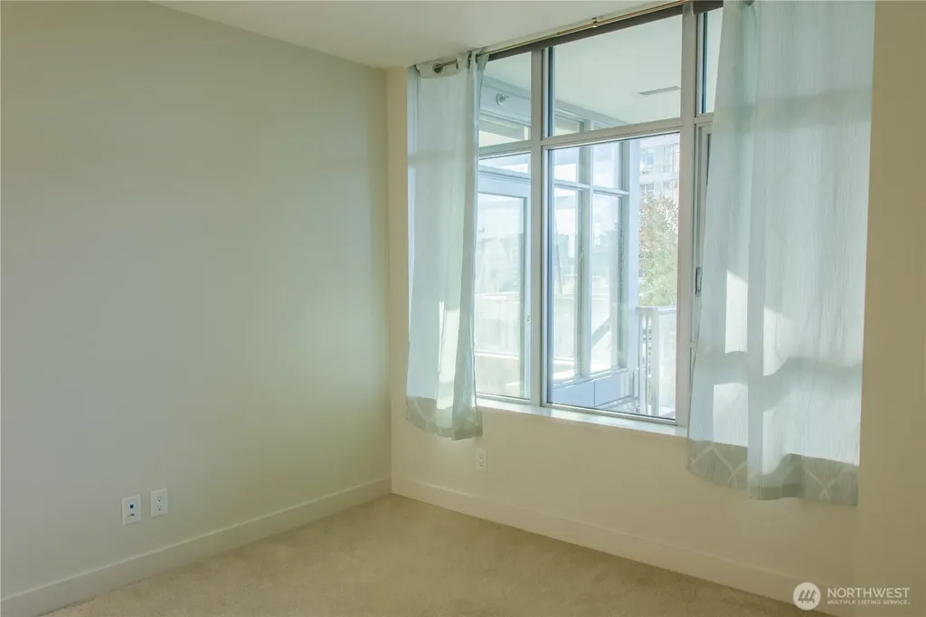 588 Bell Street Seattle WA 98121