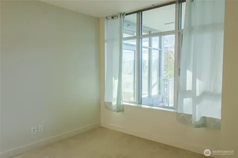588 Bell Street Seattle WA 98121