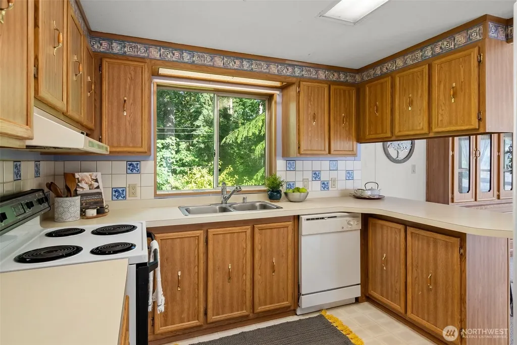 1259 NE Vena Avenue Bremerton WA 98311