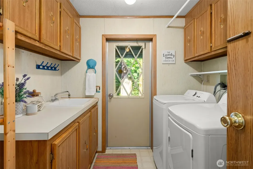 1259 NE Vena Avenue Bremerton WA 98311