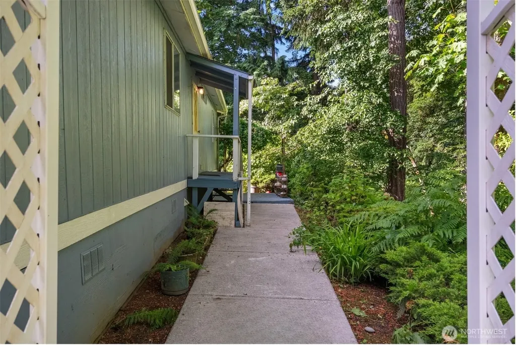 1259 NE Vena Avenue Bremerton WA 98311