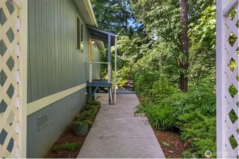 1259 NE Vena Avenue Bremerton WA 98311