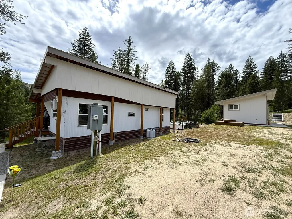 2 Hazel Lane Republic WA 99166