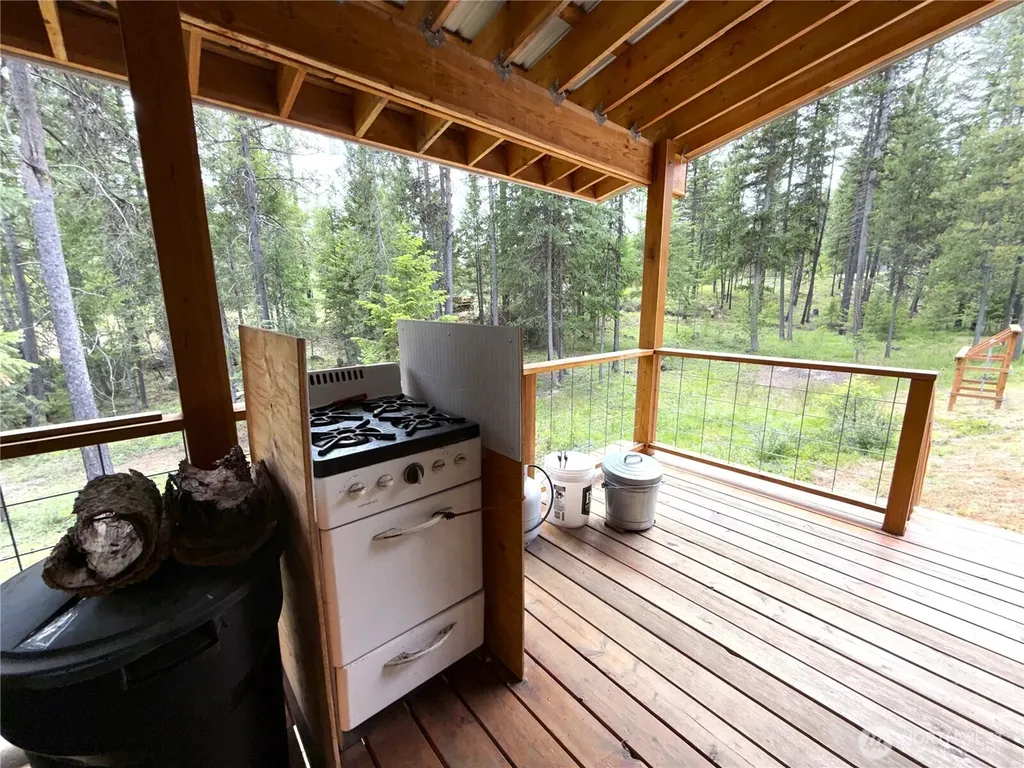 2 Hazel Lane Republic WA 99166