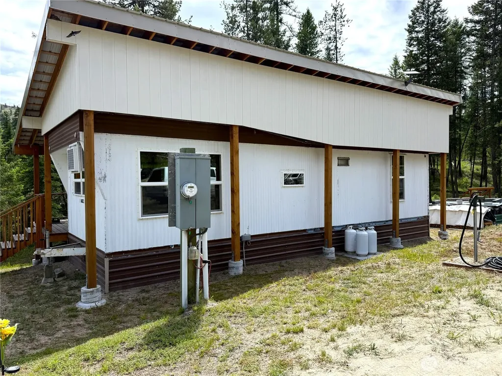 2 Hazel Lane Republic WA 99166