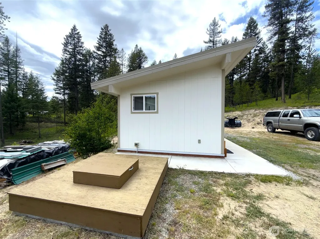 2 Hazel Lane Republic WA 99166