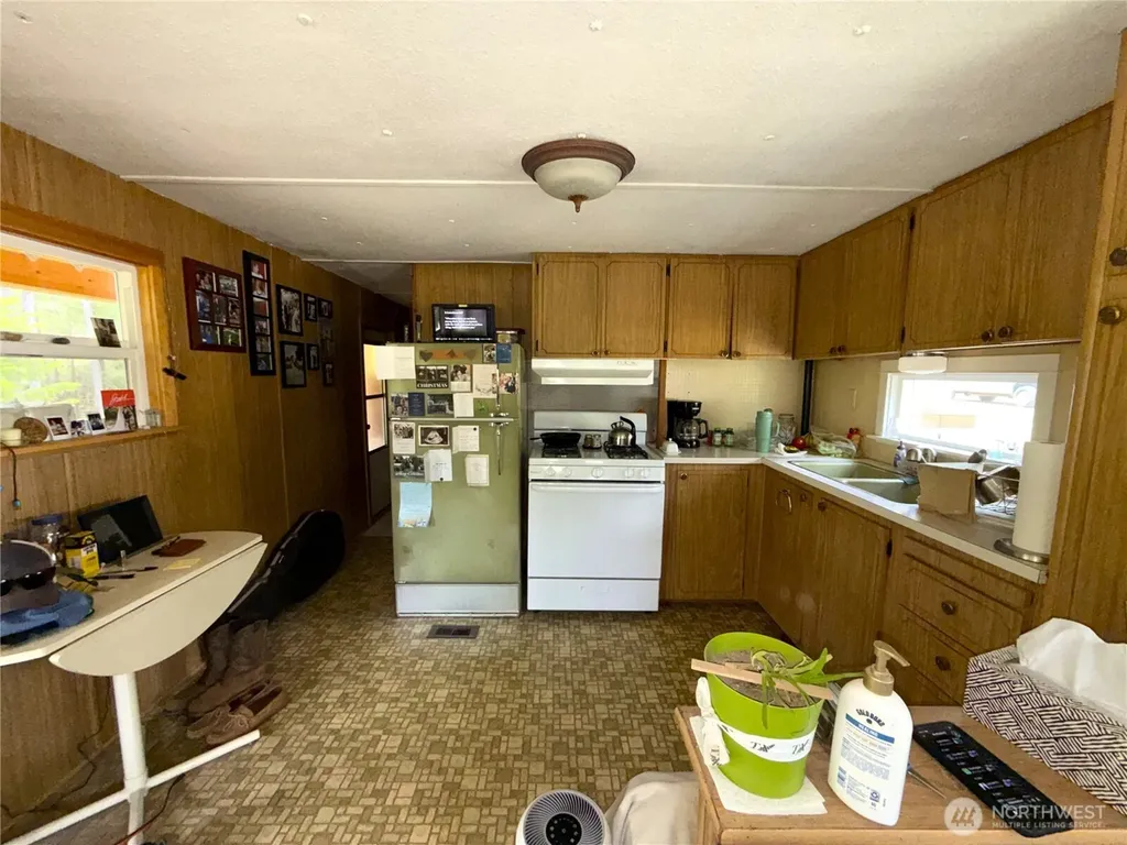 2 Hazel Lane Republic WA 99166