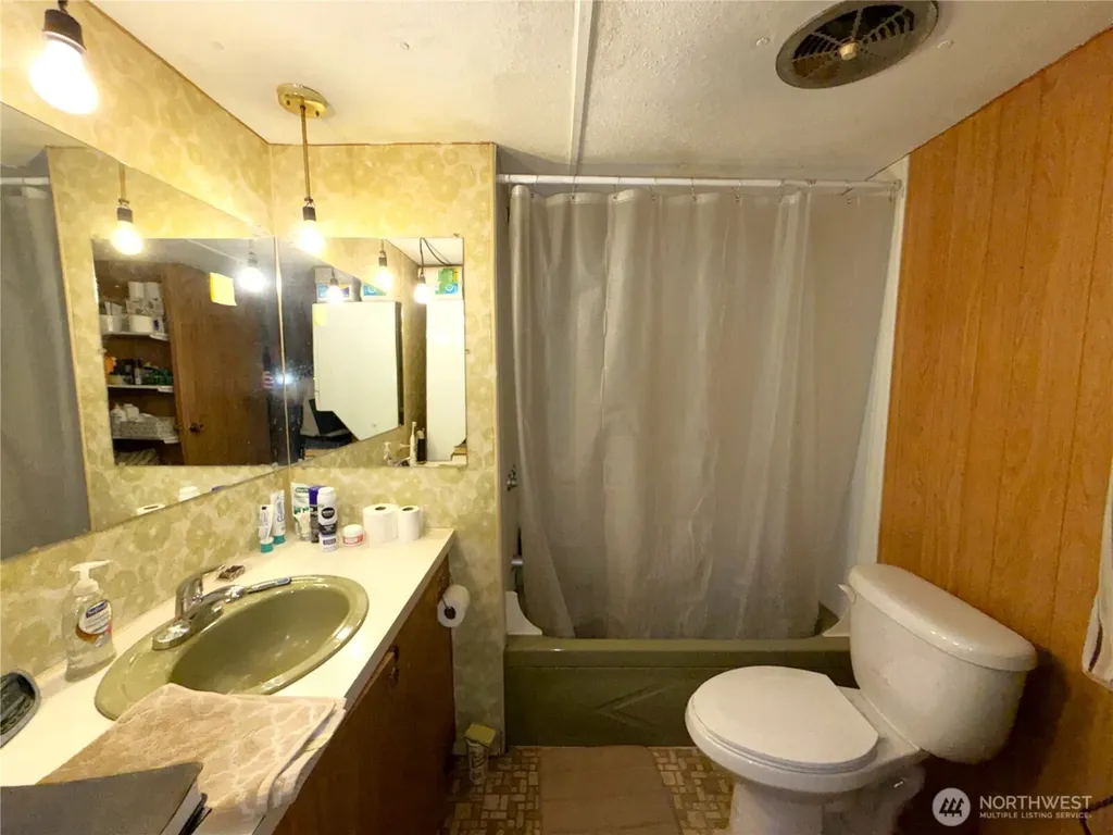2 Hazel Lane Republic WA 99166