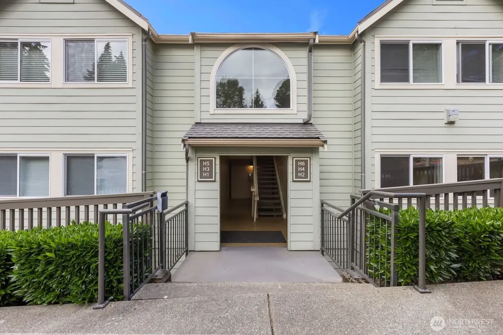 3815 131st Lane SE Bellevue WA 98006