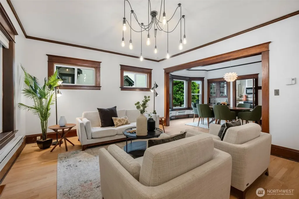 2309 10th Avenue E Seattle WA 98102
