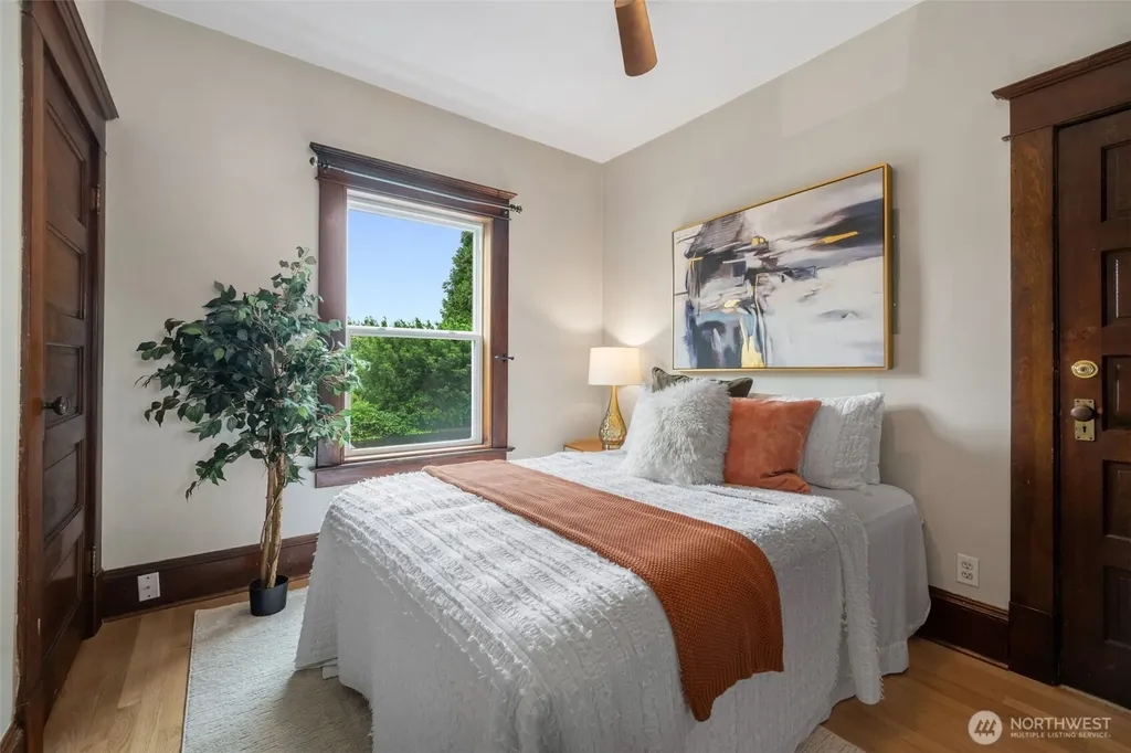 2309 10th Avenue E Seattle WA 98102