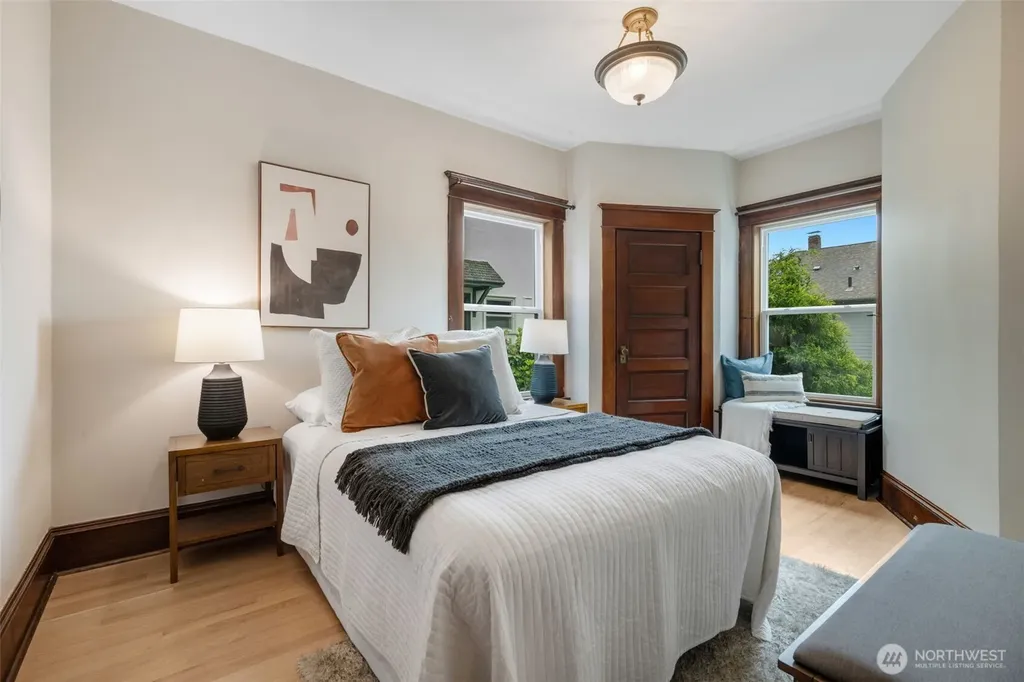 2309 10th Avenue E Seattle WA 98102