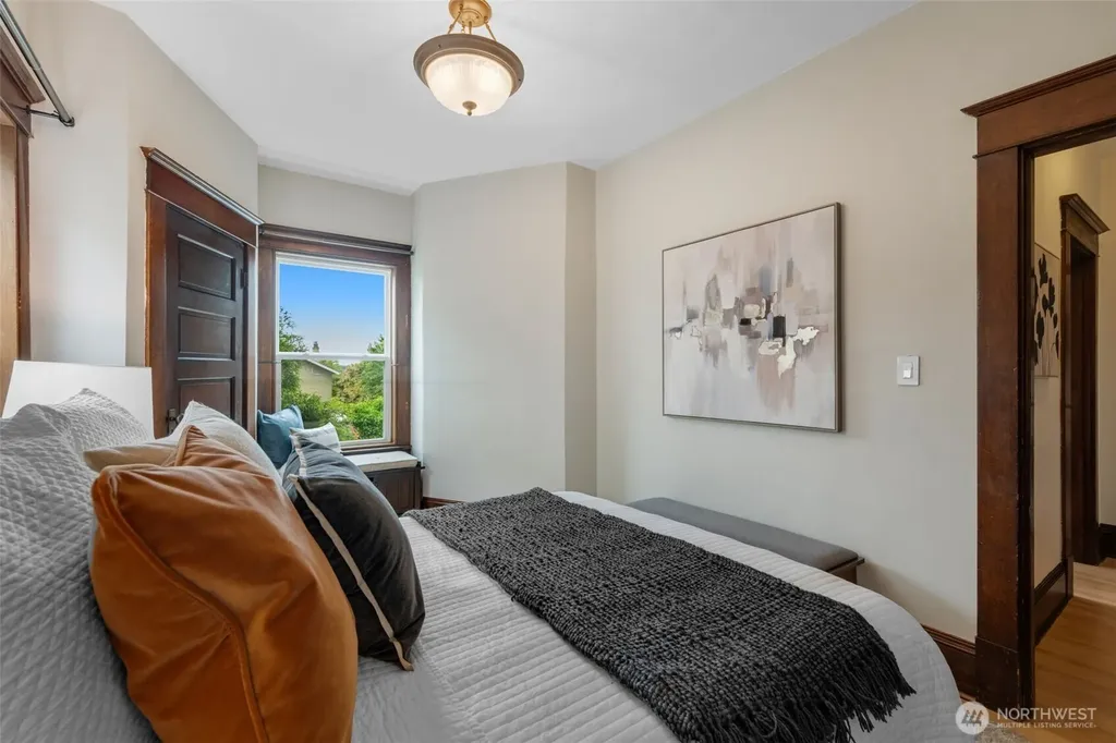 2309 10th Avenue E Seattle WA 98102