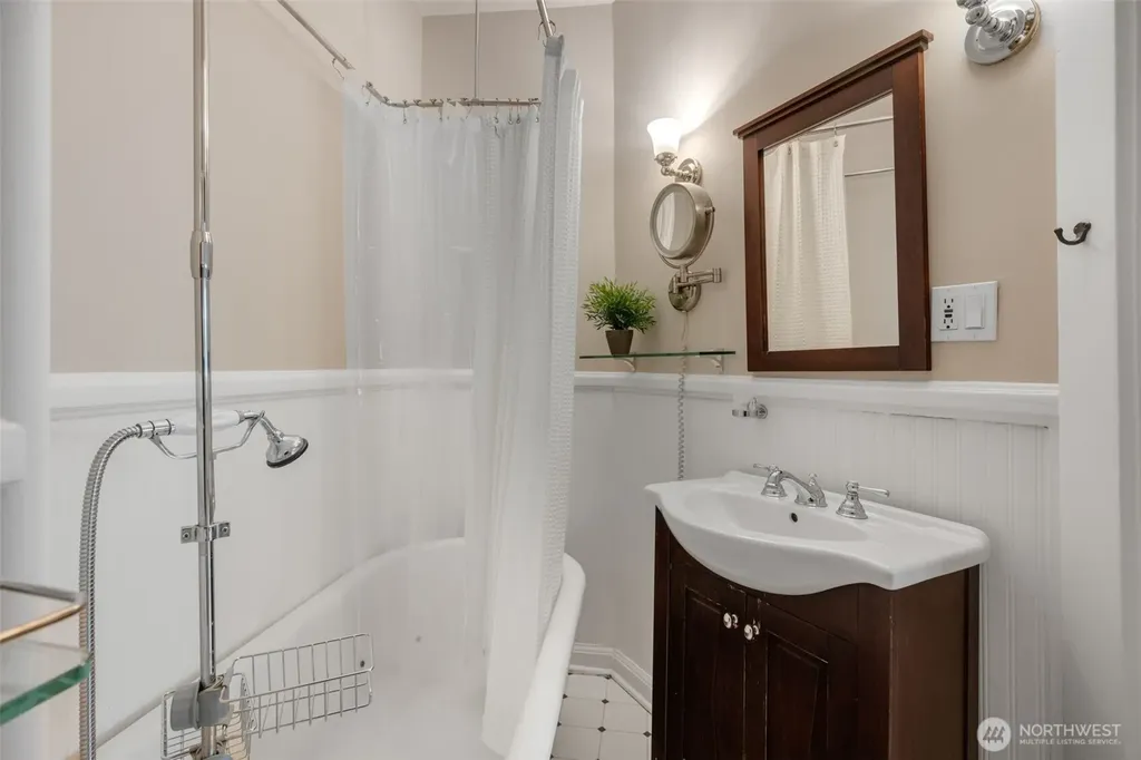 2309 10th Avenue E Seattle WA 98102