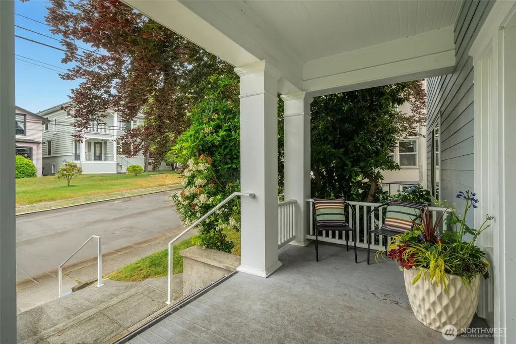 2309 10th Avenue E Seattle WA 98102