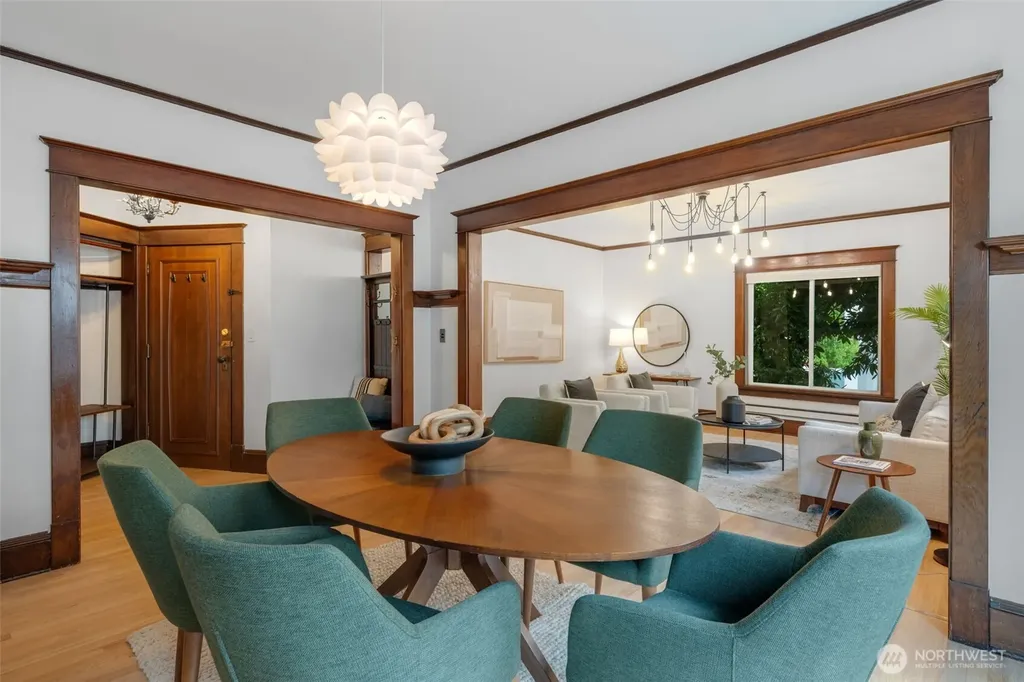 2309 10th Avenue E Seattle WA 98102