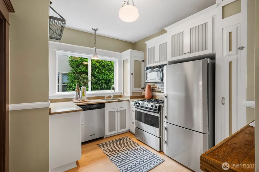 2309 10th Avenue E Seattle WA 98102