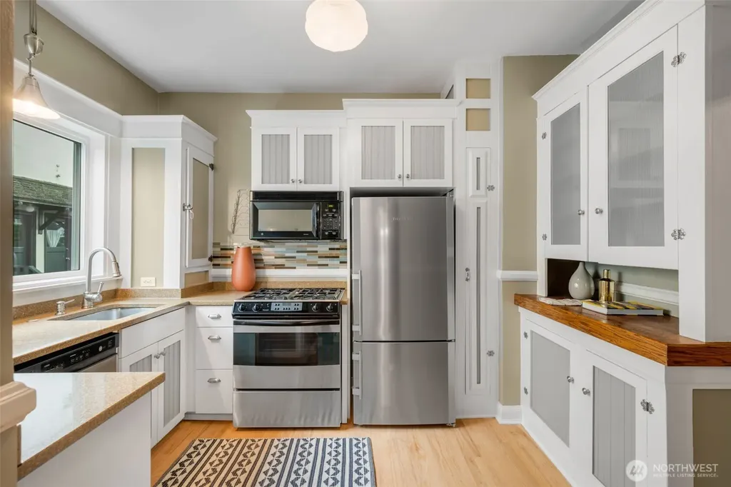 2309 10th Avenue E Seattle WA 98102