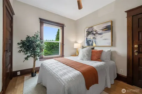 2309 10th Avenue E Seattle WA 98102