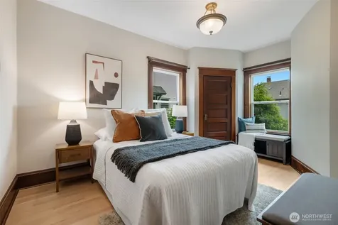2309 10th Avenue E Seattle WA 98102