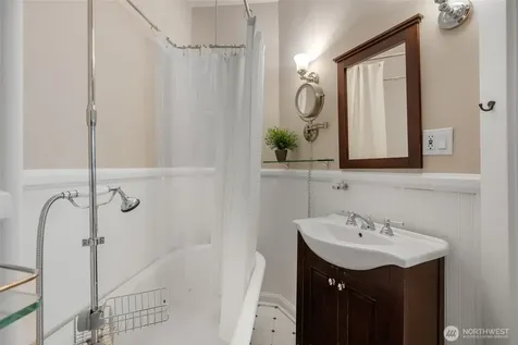 2309 10th Avenue E Seattle WA 98102