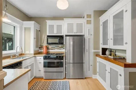 2309 10th Avenue E Seattle WA 98102