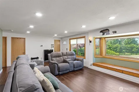 12711 52nd Avenue E Tacoma WA 98446