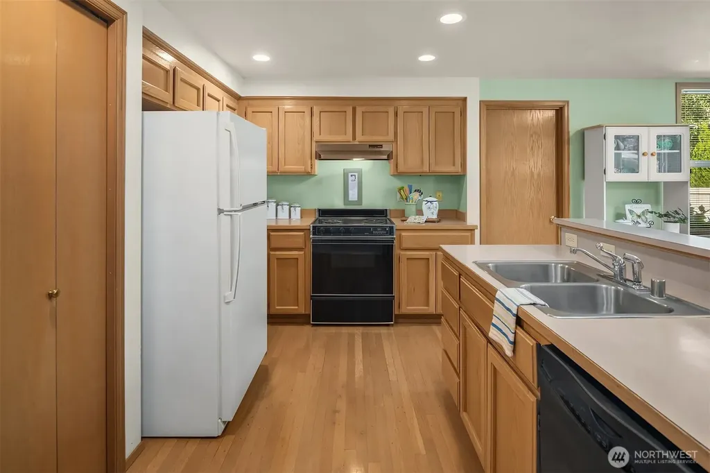 4256 255th Place SE Sammamish WA 98029