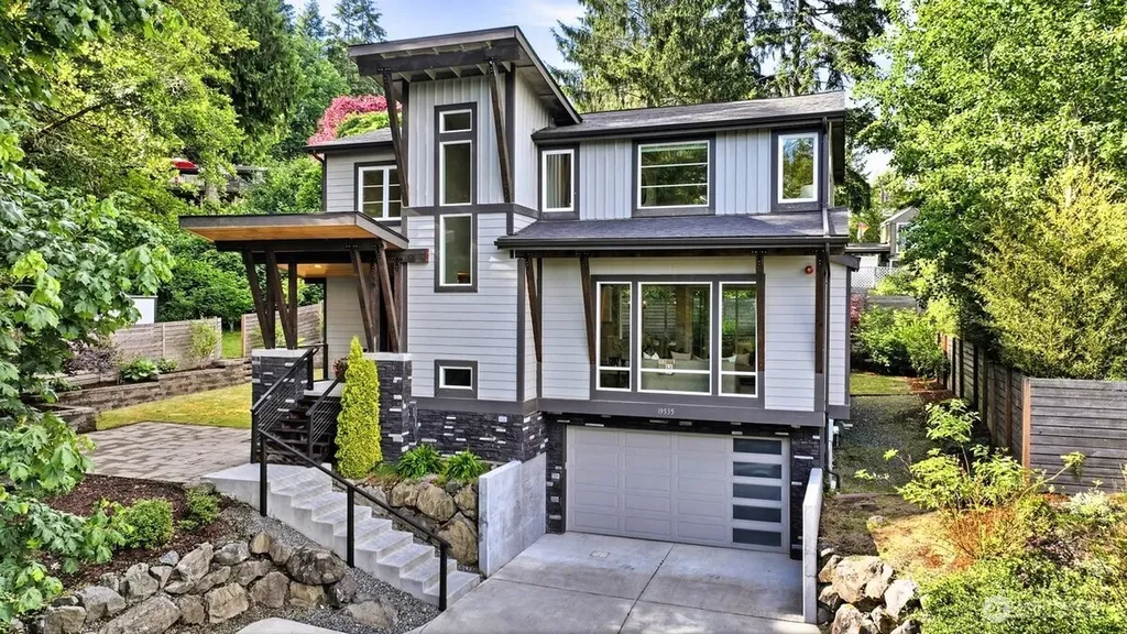 19535 53rd Avenue NE Lake Forest Park WA 98155
