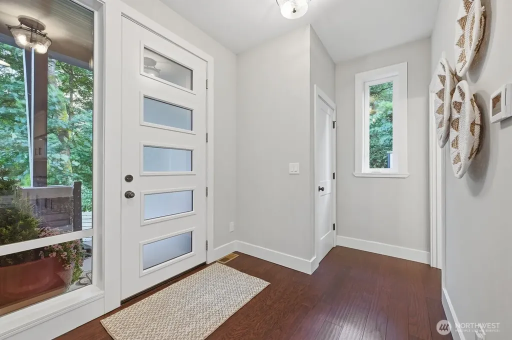 19535 53rd Avenue NE Lake Forest Park WA 98155