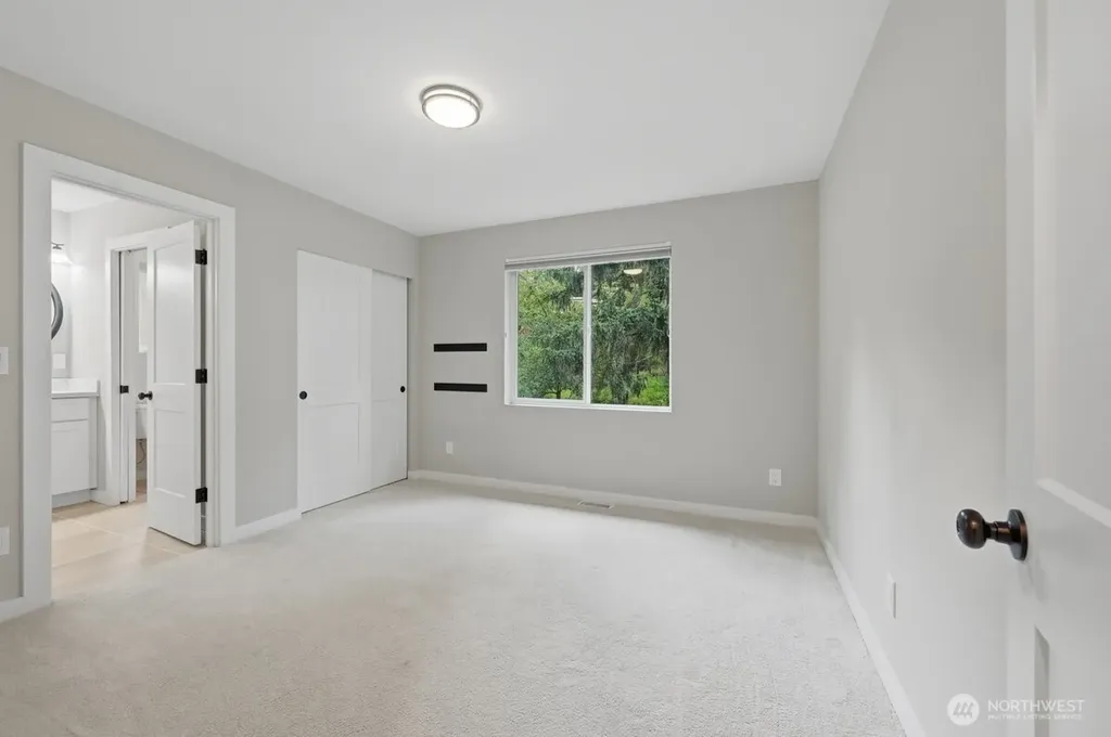19535 53rd Avenue NE Lake Forest Park WA 98155