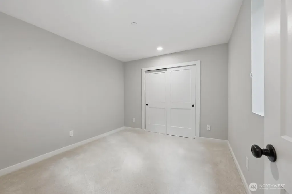 19535 53rd Avenue NE Lake Forest Park WA 98155