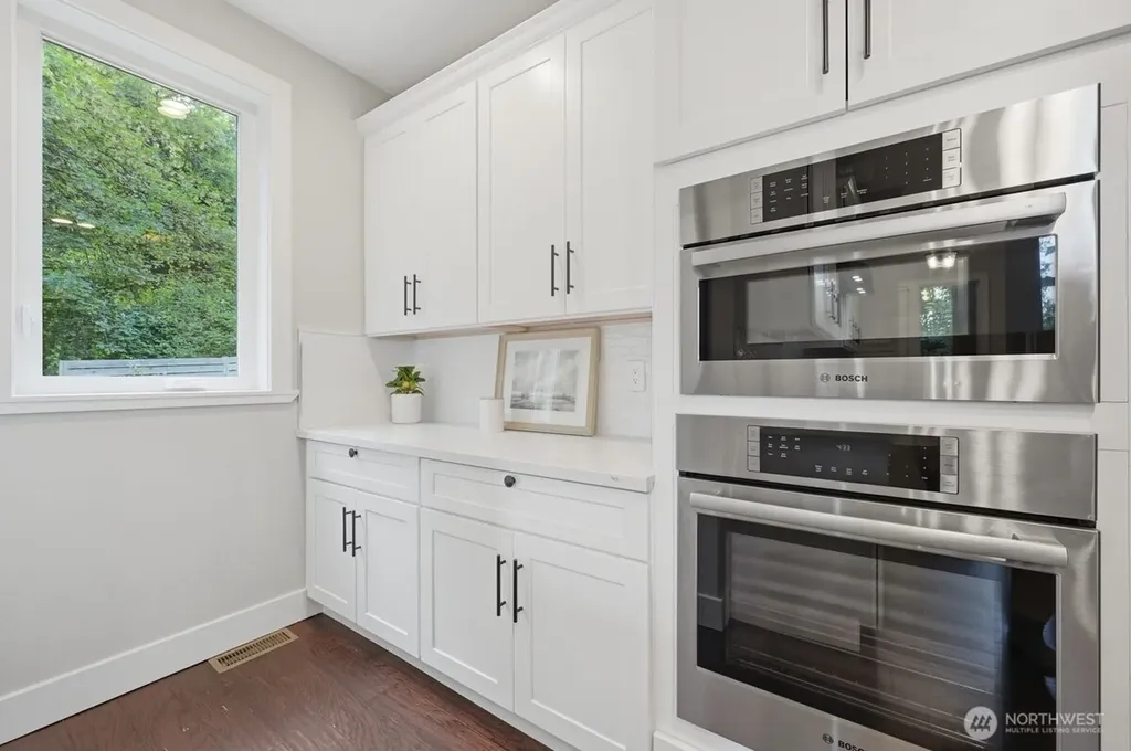 19535 53rd Avenue NE Lake Forest Park WA 98155