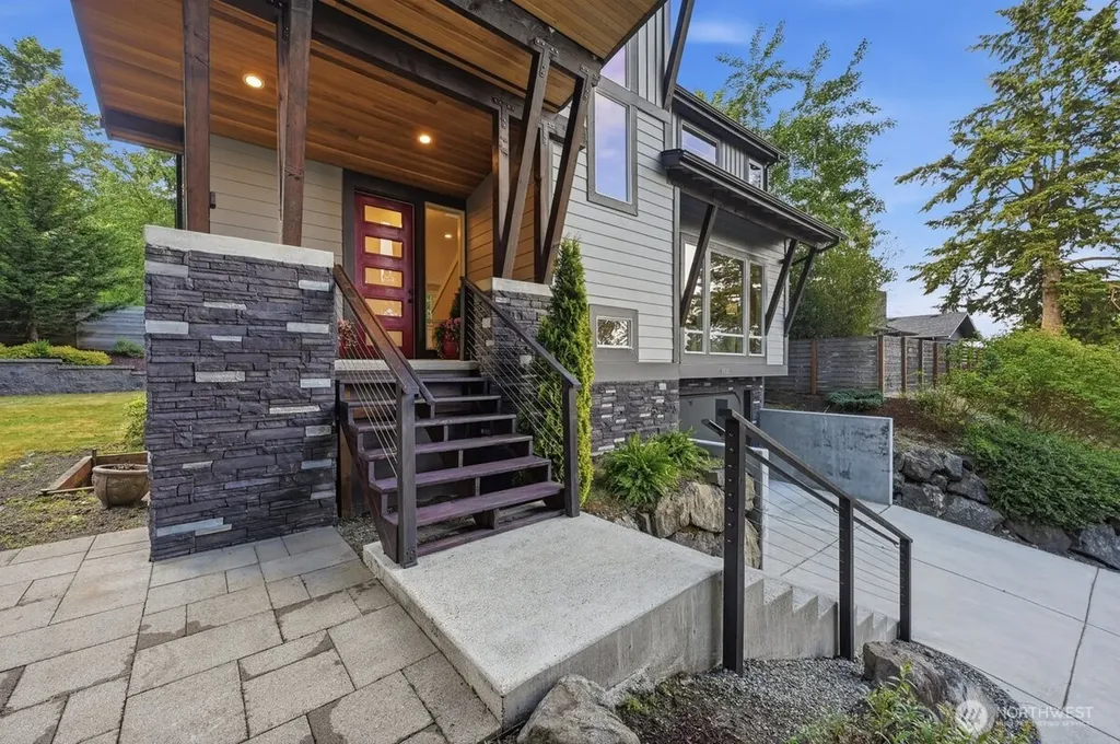 19535 53rd Avenue NE Lake Forest Park WA 98155