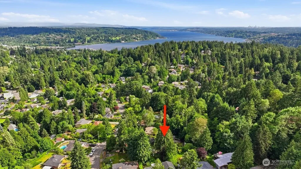 19535 53rd Avenue NE Lake Forest Park WA 98155