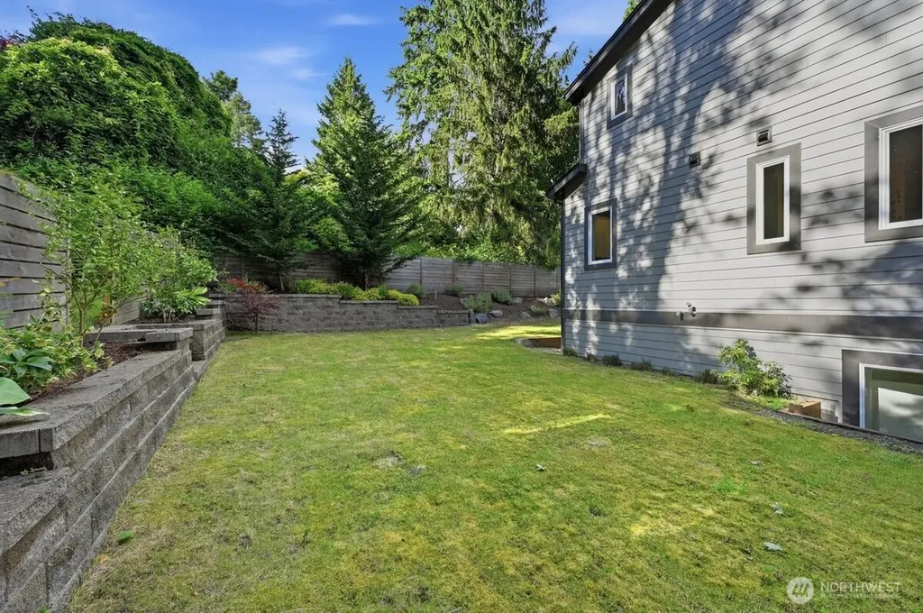 19535 53rd Avenue NE Lake Forest Park WA 98155