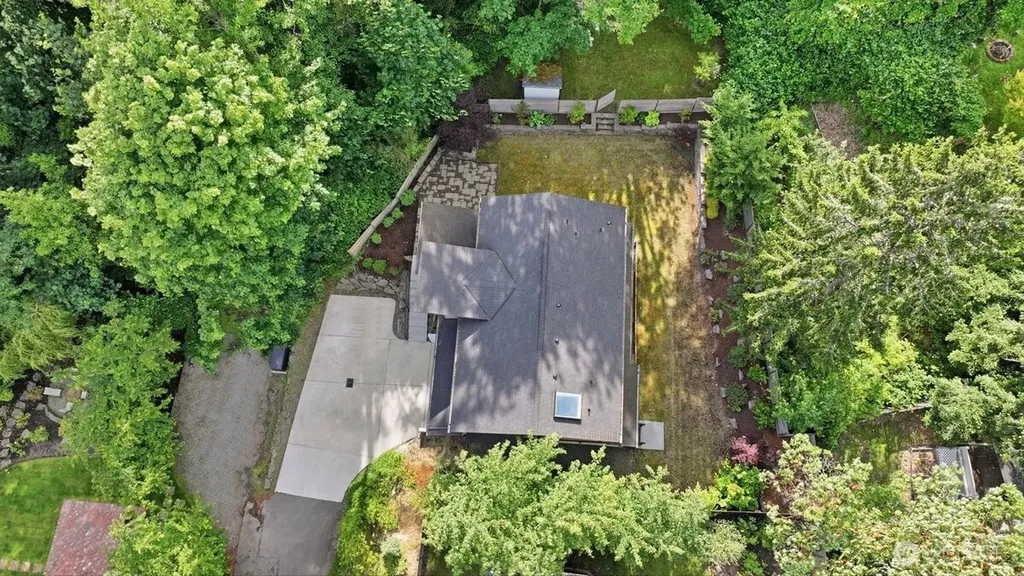 19535 53rd Avenue NE Lake Forest Park WA 98155