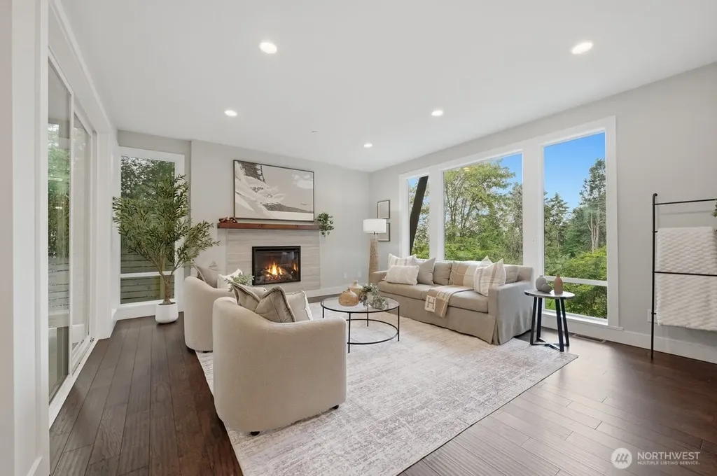 19535 53rd Avenue NE Lake Forest Park WA 98155