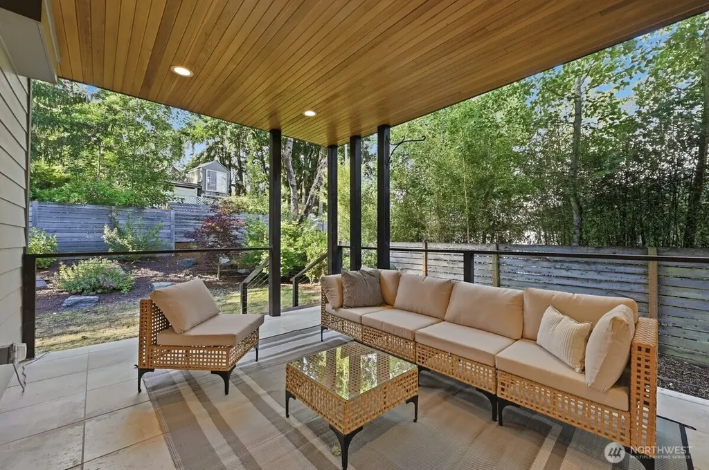 19535 53rd Avenue NE Lake Forest Park WA 98155