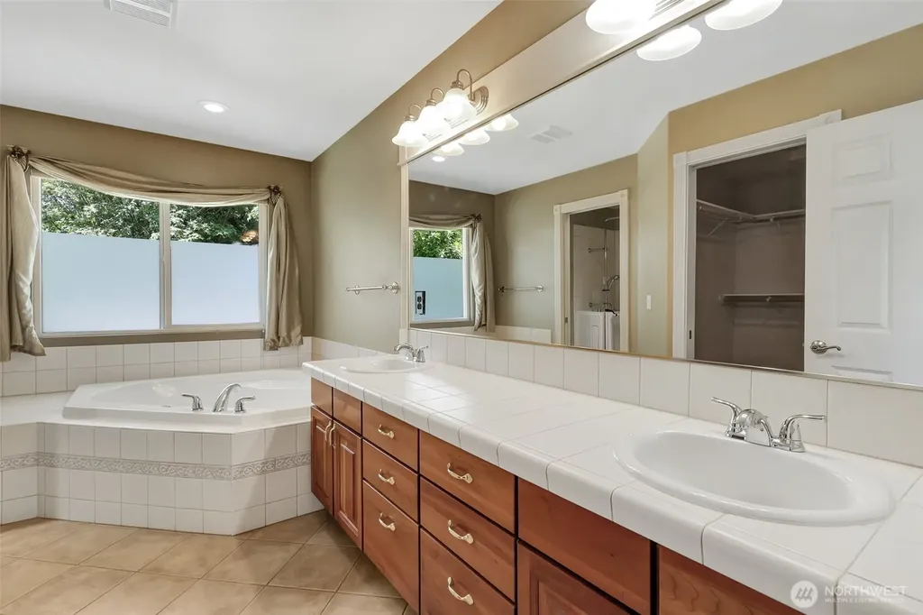 28307 143rd Avenue SE Kent WA 98042