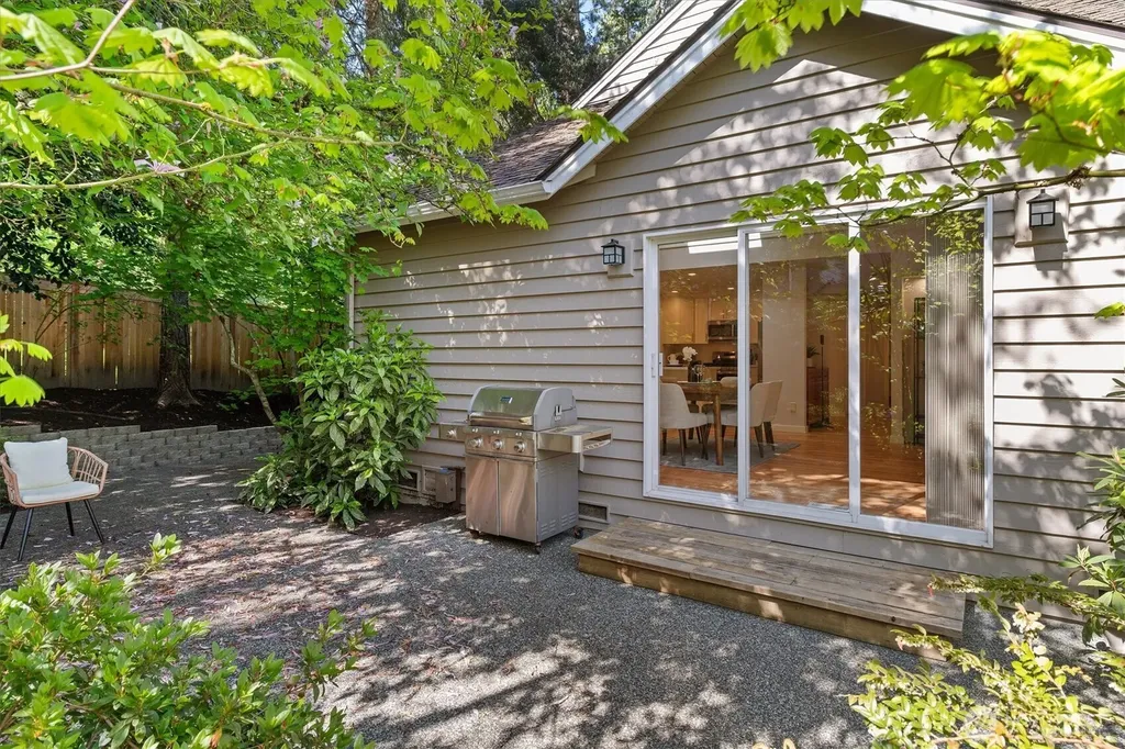 3320 165th Place NE Bellevue WA 98008