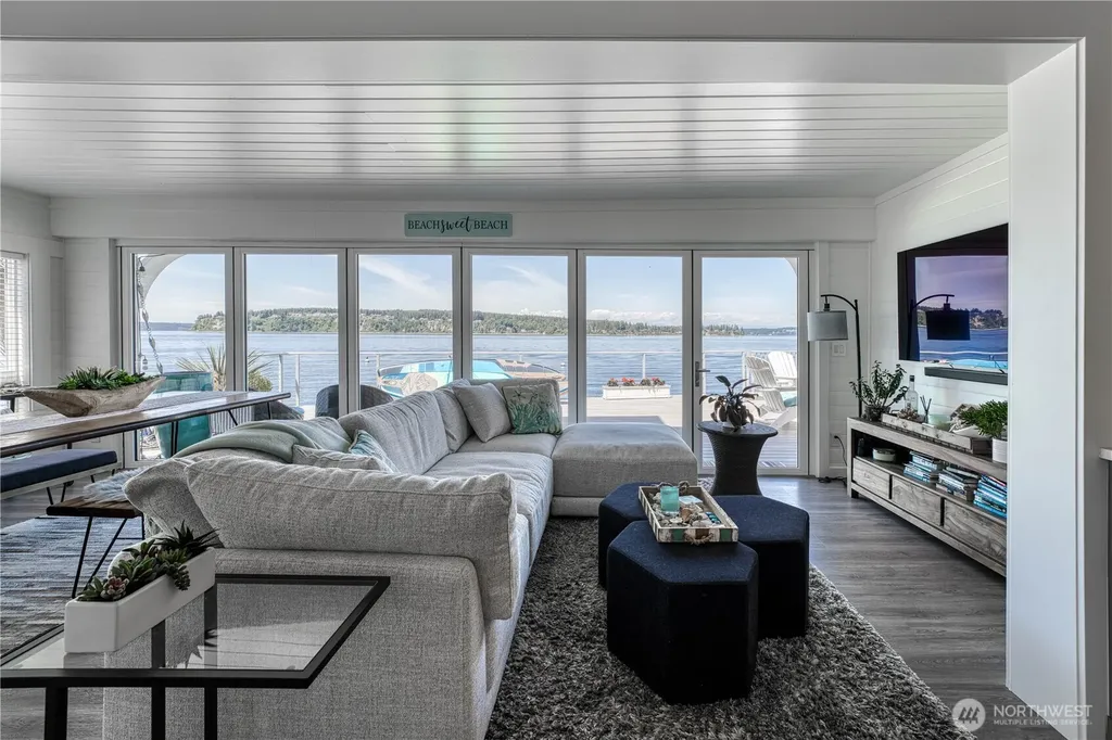 4430 Sunset Beach Road W University Place WA 98466
