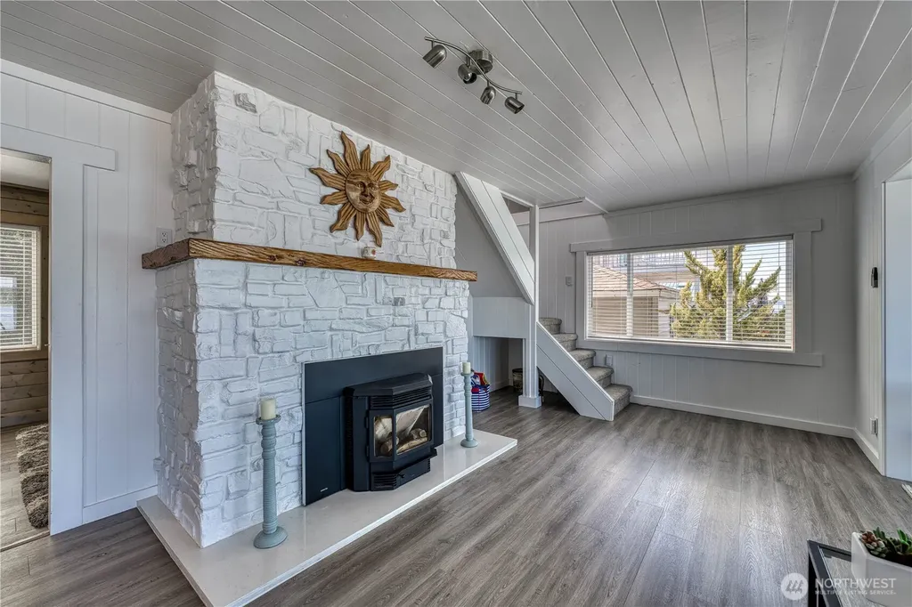 4430 Sunset Beach Road W University Place WA 98466
